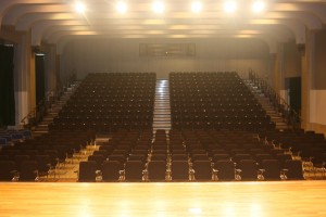 スコレーセンター　集会室（舞台から客席）